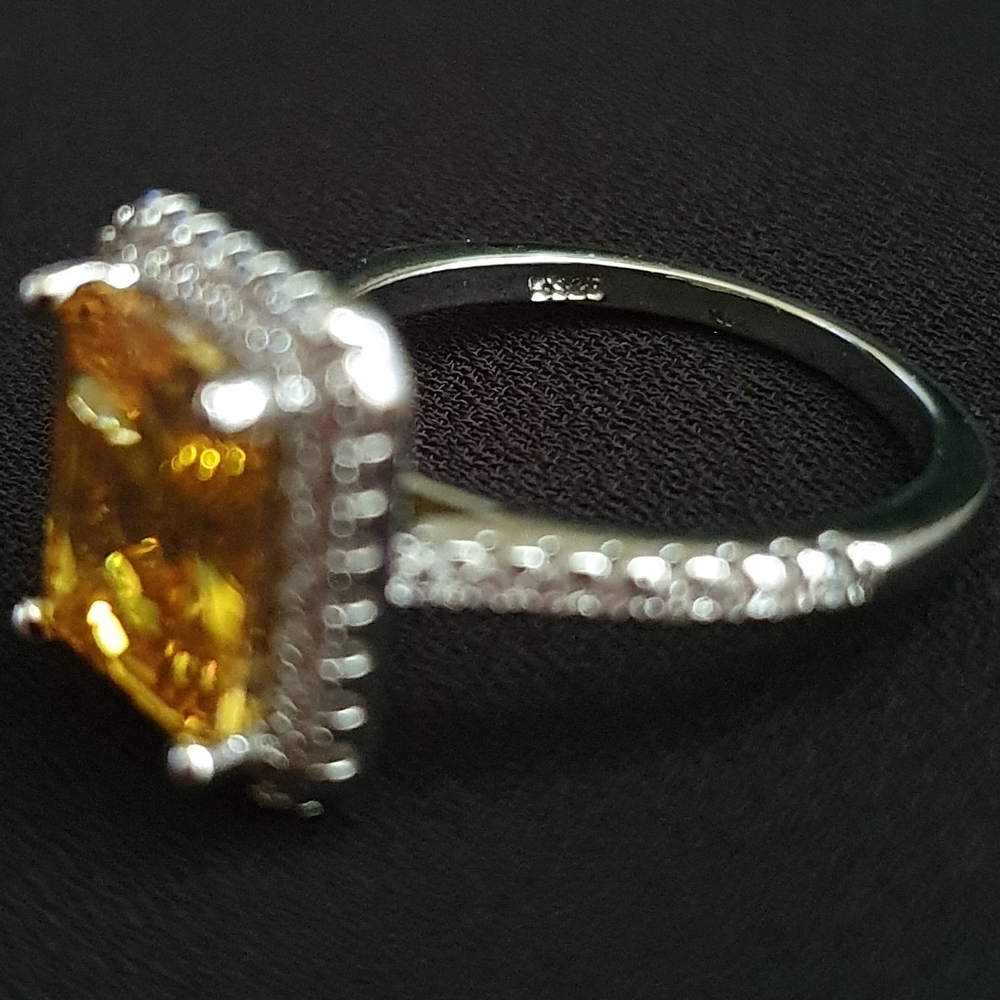 Charm Siver Rectangle Yellow Crystal Ring - Picture 4 of 5